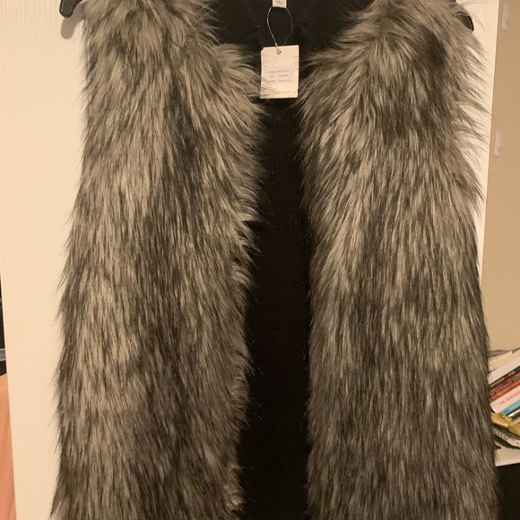 Gorgeous NWT Calvin Klein Vest. This beautiful vest is thick, warm & stylish! - Picture 2 of 7
